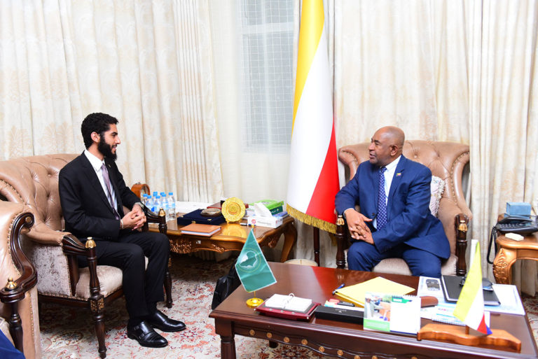 الأمين العام لمنظمة التعاون التعليمي بن مسلم يلتقي رئيس جزر القمر غزالي عثماني